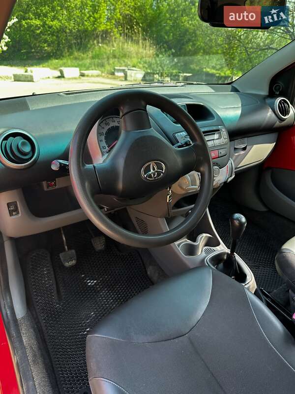 Хетчбек Toyota Aygo 2006 в Сумах