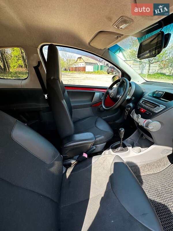 Хетчбек Toyota Aygo 2006 в Сумах
