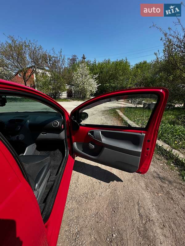 Хетчбек Toyota Aygo 2006 в Сумах