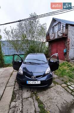 Хэтчбек Toyota Aygo 2006 в 