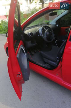 Хэтчбек Toyota Aygo 2008 в 
