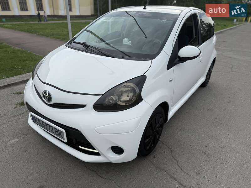 Хэтчбек Toyota Aygo 2013 в Прилуках