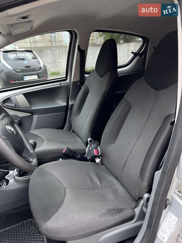 Хетчбек Toyota Aygo 2011 в Луцьку