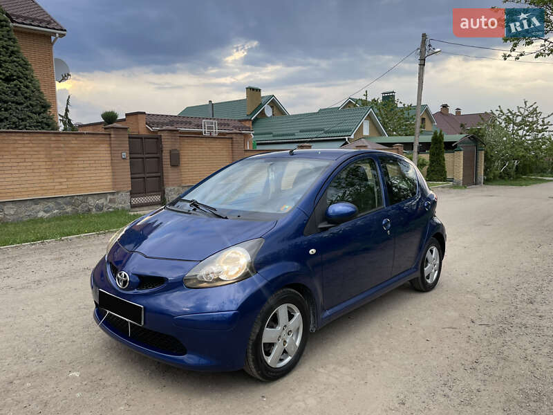 Хэтчбек Toyota Aygo 2007 в 