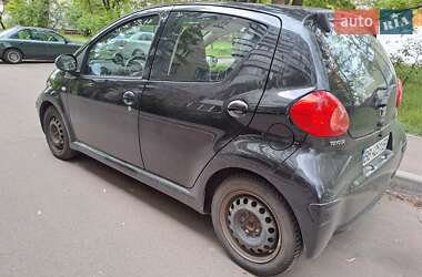 Хэтчбек Toyota Aygo 2008 в 