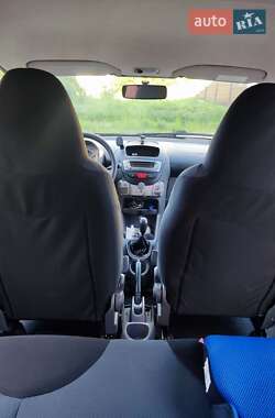 Хэтчбек Toyota Aygo 2006 в 