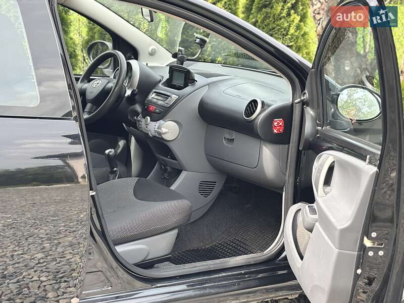 Хэтчбек Toyota Aygo 2011 в Стрые