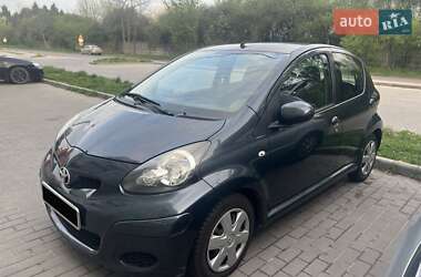 Хэтчбек Toyota Aygo 2009 в 