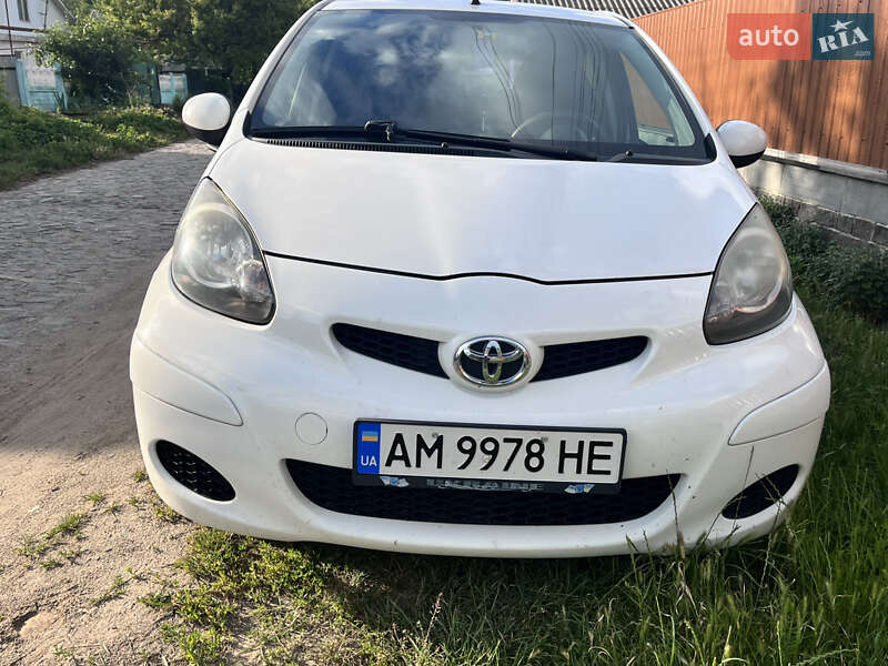 Хэтчбек Toyota Aygo 2011 в Коростышеве