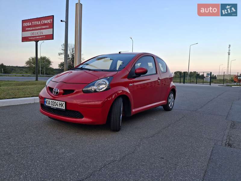 Хэтчбек Toyota Aygo 2007 в 