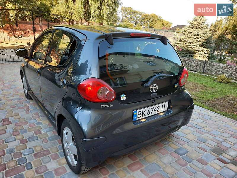 Хэтчбек Toyota Aygo 2006 в Ровно