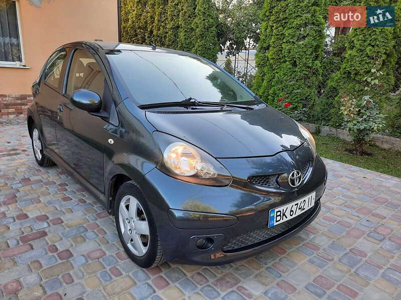 Хэтчбек Toyota Aygo 2006 в Ровно