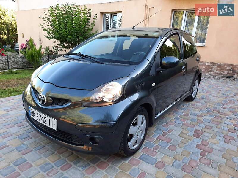Хэтчбек Toyota Aygo 2006 в Ровно