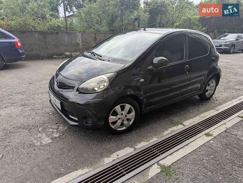 Хетчбек Toyota Aygo 2013 в Львові
