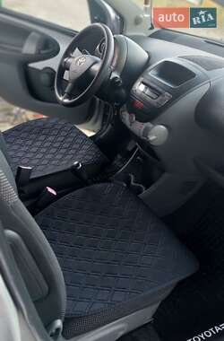 Хетчбек Toyota Aygo 2010 в 
