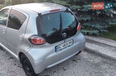 Хетчбек Toyota Aygo 2010 в 
