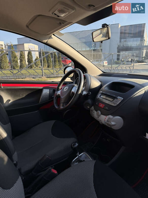 Хэтчбек Toyota Aygo 2012 в Львове