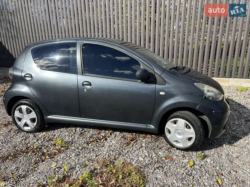 Хэтчбек Toyota Aygo 2010 в Новоднестровске