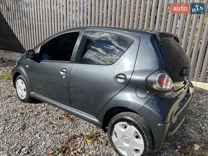 Хэтчбек Toyota Aygo 2010 в Новоднестровске