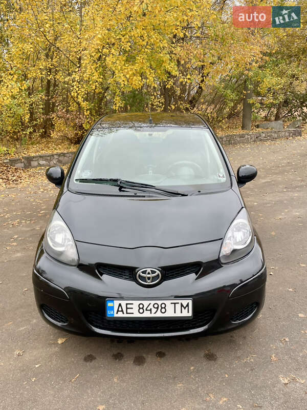 Хэтчбек Toyota Aygo 2012 в Днепре