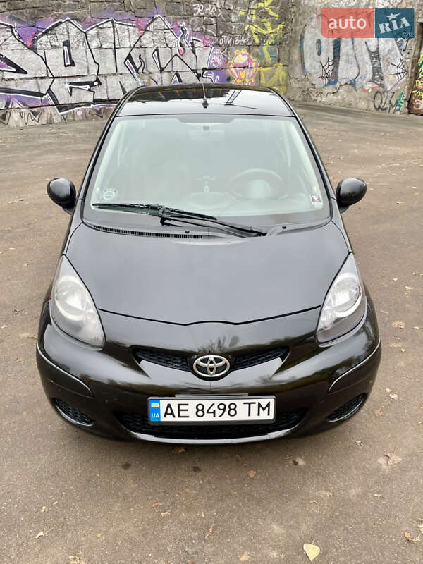 Хэтчбек Toyota Aygo 2012 в Днепре