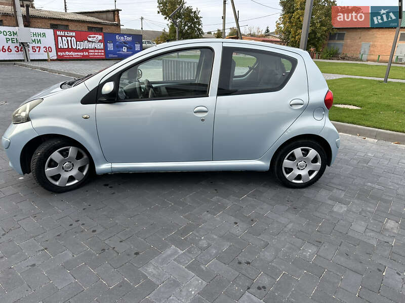 Хэтчбек Toyota Aygo 2005 в Лубнах