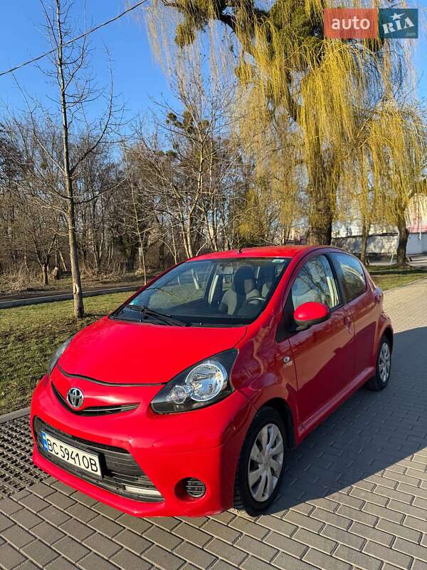 Хэтчбек Toyota Aygo 2012 в Львове