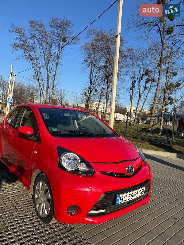 Хэтчбек Toyota Aygo 2012 в Львове