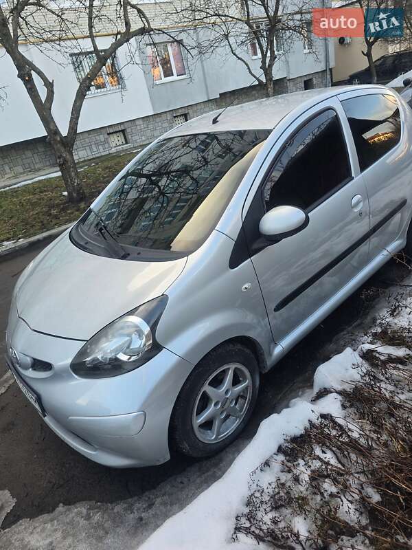 Хэтчбек Toyota Aygo 2007 в Золочеве