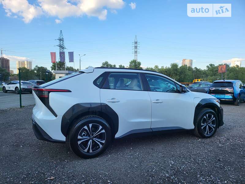 Позашляховик / Кросовер Toyota bZ4X 2023 в Києві