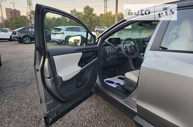 Внедорожник / Кроссовер Toyota bZ4X 2023 в 