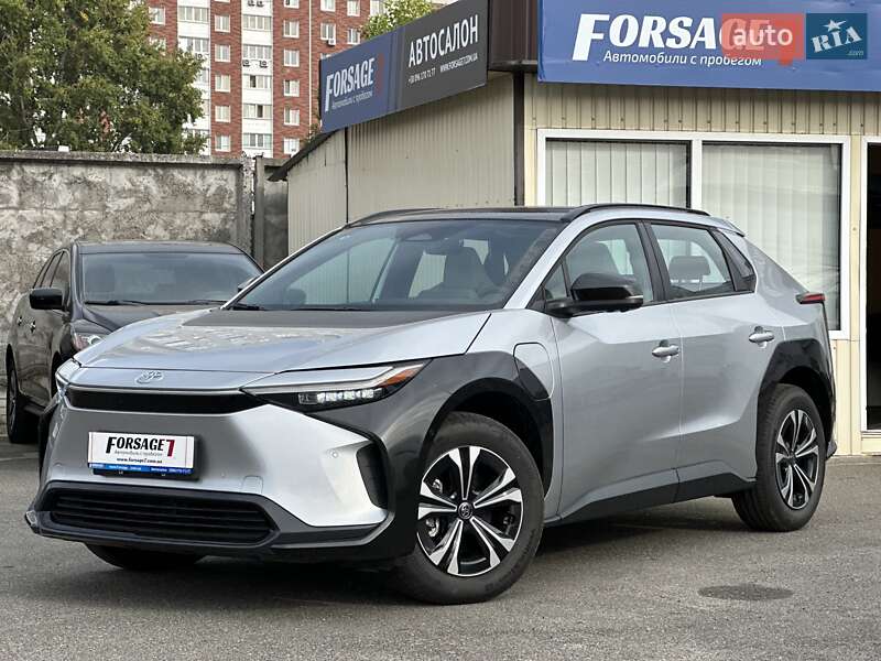 Внедорожник / Кроссовер Toyota bZ4X 2023 в 