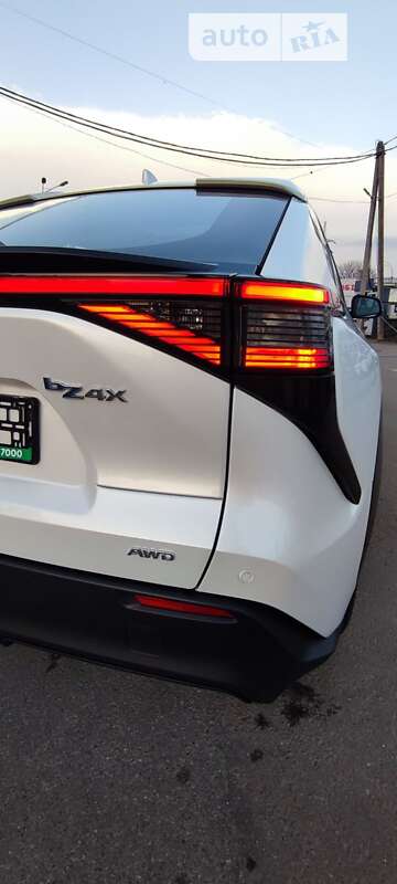 Внедорожник / Кроссовер Toyota bZ4X 2022 в Киеве