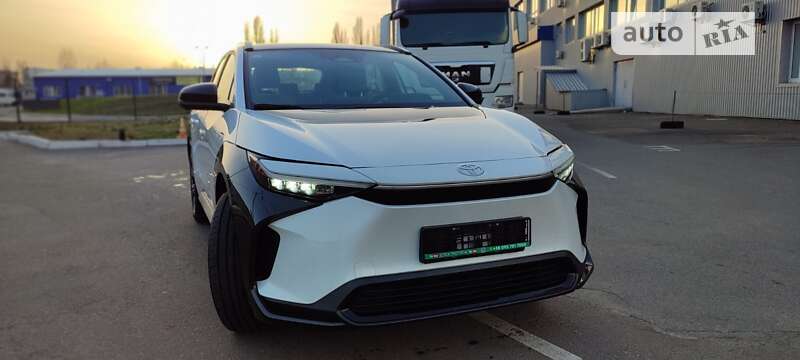 Внедорожник / Кроссовер Toyota bZ4X 2022 в Киеве
