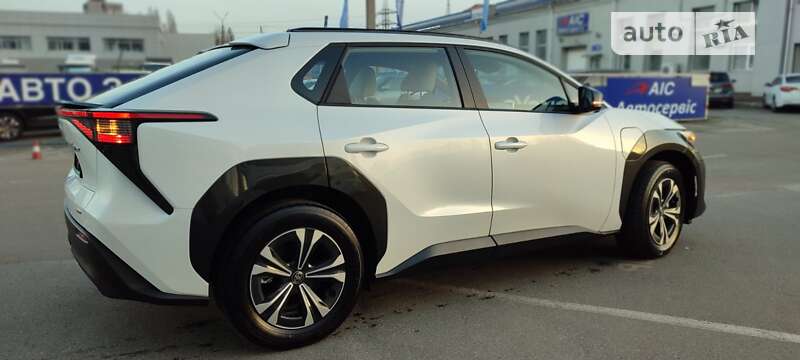 Внедорожник / Кроссовер Toyota bZ4X 2022 в Киеве