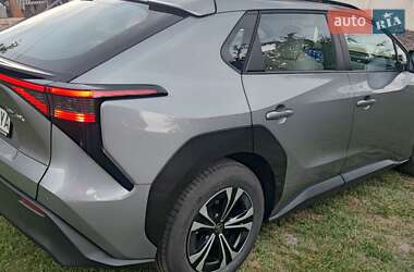Внедорожник / Кроссовер Toyota bZ4X 2022 в 