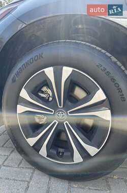 Внедорожник / Кроссовер Toyota bZ4X 2022 в 