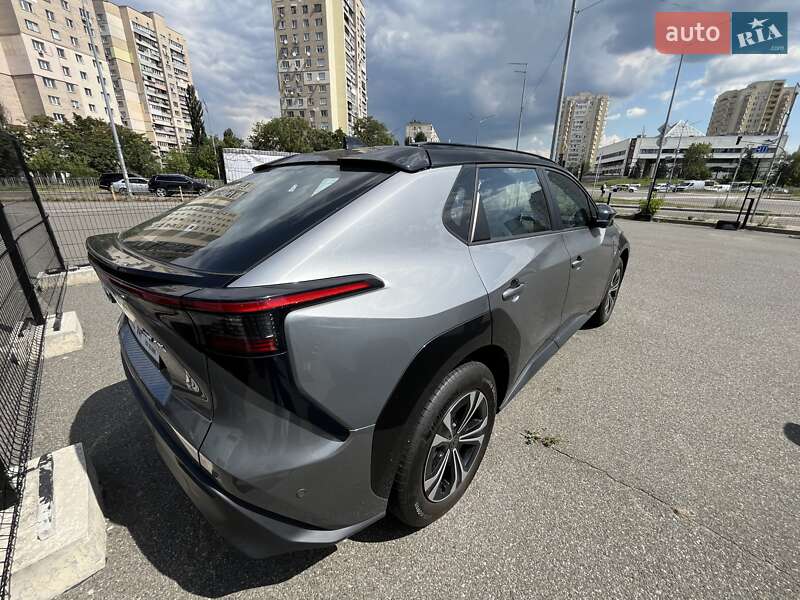 Внедорожник / Кроссовер Toyota bZ4X 2022 в 
