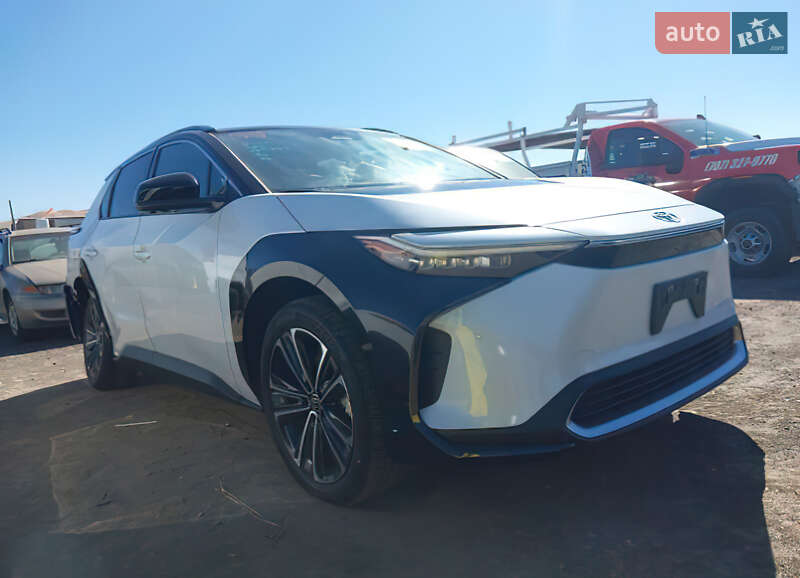 Внедорожник / Кроссовер Toyota bZ4X 2023 в 