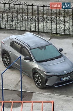 Позашляховик / Кросовер Toyota bZ4X 2022 в 