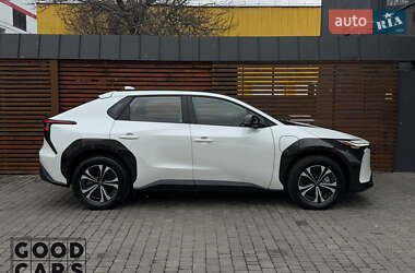 Внедорожник / Кроссовер Toyota bZ4X 2022 в 
