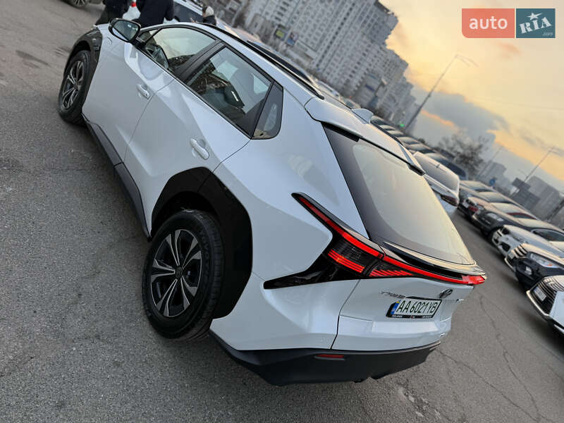 Внедорожник / Кроссовер Toyota bZ4X 2022 в Киеве