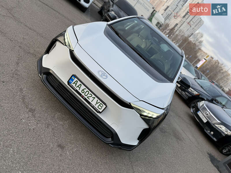 Внедорожник / Кроссовер Toyota bZ4X 2022 в Киеве