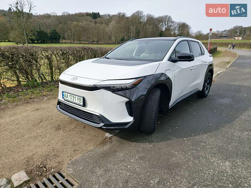 Внедорожник / Кроссовер Toyota bZ4X 2023 в 