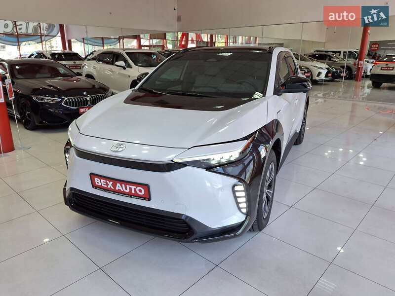 Внедорожник / Кроссовер Toyota bZ4X 2023 в 