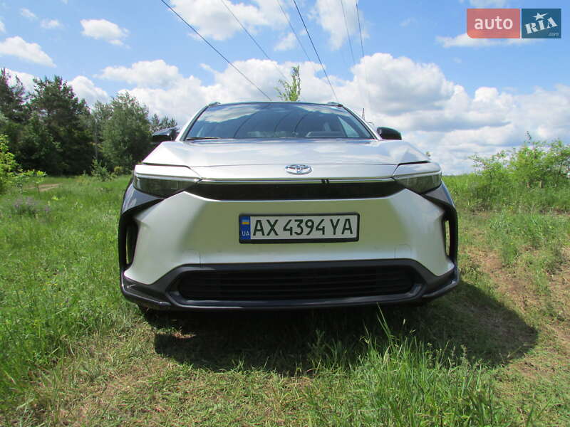 Внедорожник / Кроссовер Toyota bZ4X 2023 в Харькове