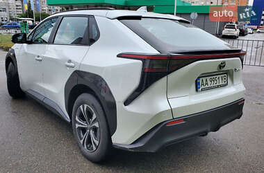 Внедорожник / Кроссовер Toyota bZ4X 2022 в 