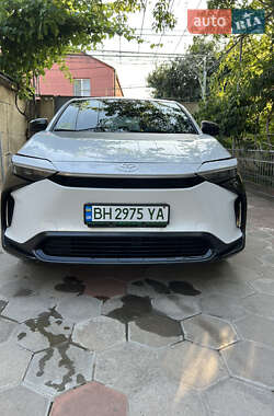 Внедорожник / Кроссовер Toyota bZ4X 2022 в 
