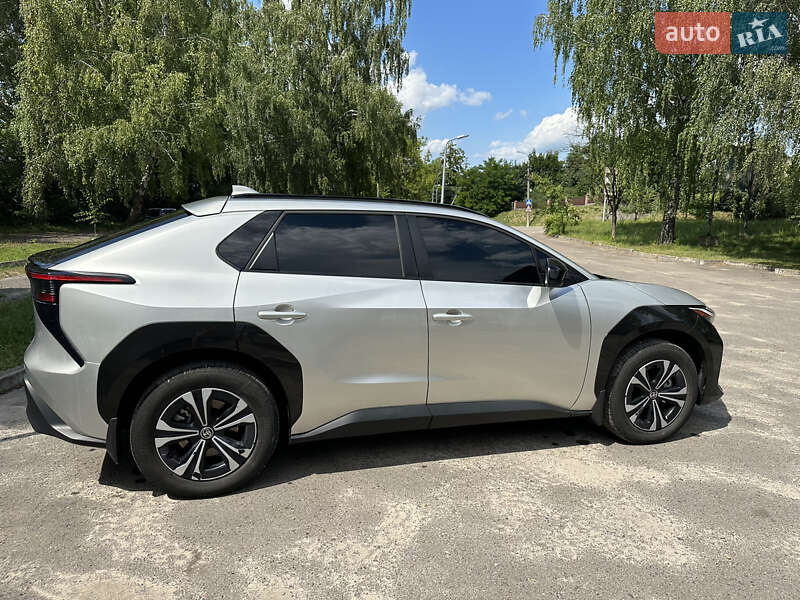 Внедорожник / Кроссовер Toyota bZ4X 2024 в Золочеве