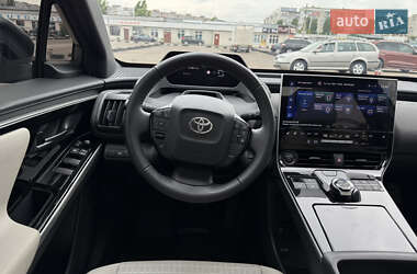 Позашляховик / Кросовер Toyota bZ4X 2023 в 
